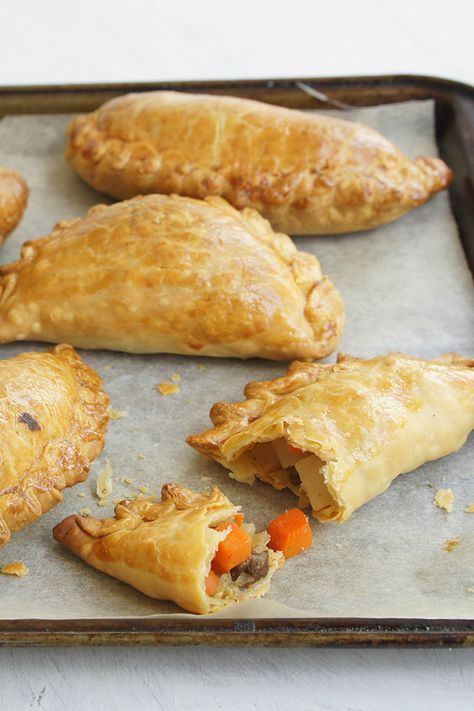 Pasties Recipes, Hp Sauce, Cornish Pasties, Pies Maker, Savory Pastry, Australian Food, Homemade Tomato Sauce, Shortcrust Pastry, British Food