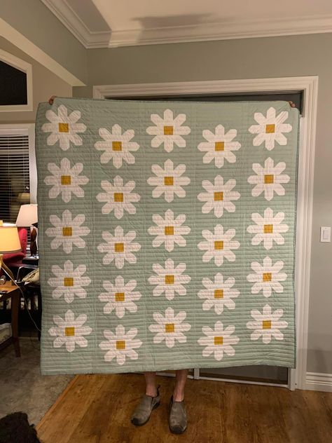 Daisy Quilt Pattern, Daisy Quilt, Green Daisy, Quilt Pattern, Quilt Patterns, Needlework, French Toast, Muffins, Toast