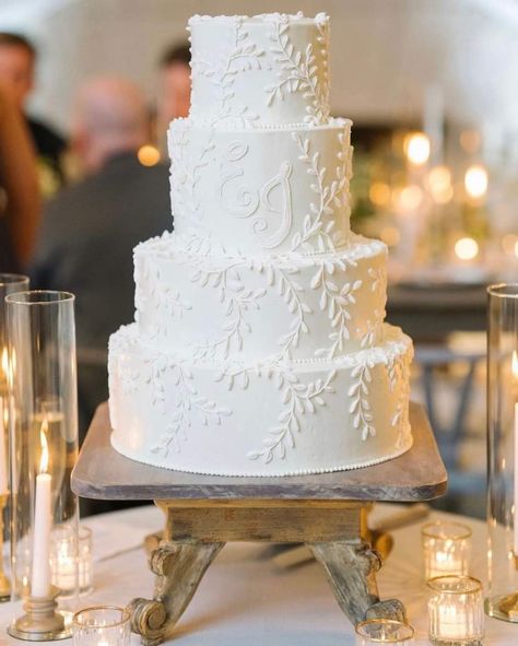 Vine Wedding Cake, Wedding Cake Mexican, Wedding Cake Three Tier, Wedding Cake Classic, Classic Wedding Cakes, Sparkle Wedding Cakes, Textured Wedding Cakes, Old Fashioned Wedding, Cake Favors