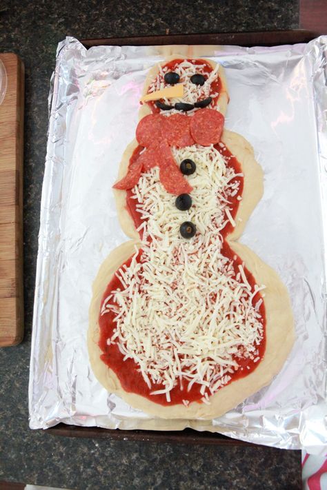 Frosty The Snowman Party Food, Frosty The Snowman Food, Frosty Movie Night, Frosty The Snowman Movie Night, Frosty The Snowman Party, The Snowman Movie, Snowman Pizza, Snowman Theme, Pizza Pepperoni