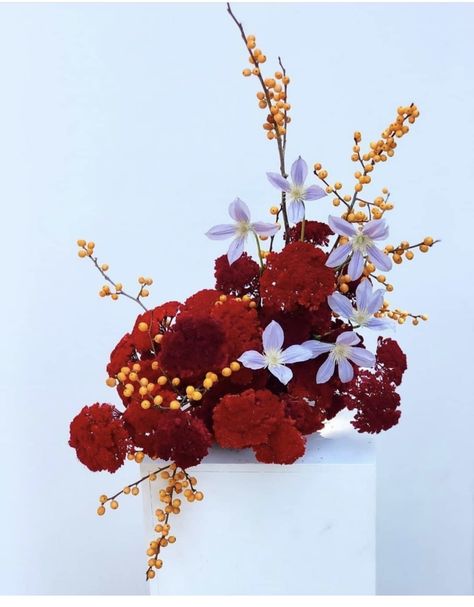 Modern Florals, Sogetsu Ikebana, Floristry Design, Ikebana Arrangements, Flower Installation, Floral Design Studio, Flower Vase Arrangements, Flower Therapy, Floral Photo