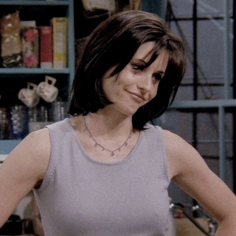 Short Hair Monica Geller, Monika Geller Hair, Monica Geller Haircut, Monica Geller Short Hair, Monica Geller Hair, Monica Geller Icons, Monica Hair, Monica Hairstyles, Monica Gellar