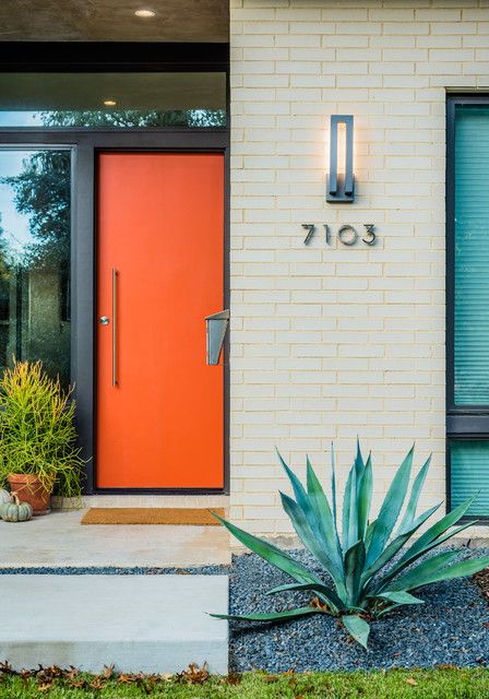 Mid Century Front Porch, Mid Century Front Door, Orange Front Door, Mid Century Modern Front Door, Modern Exterior Lighting, Mid Century Modern House Exterior, Orange Front Doors, Mid Century Modern Exterior, Mid Century Exterior