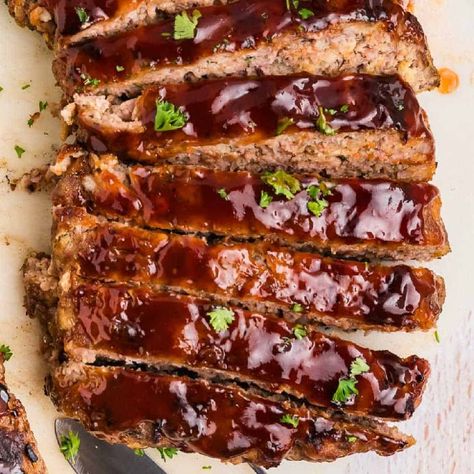 Easy Grilled Meatloaf Grilled Meatloaf, Smoked Meatloaf, Meatloaf Sandwich, Meatloaf Recipes, Classic Dishes, Gas Grill, Grilling Recipes, Meatloaf, Grilling