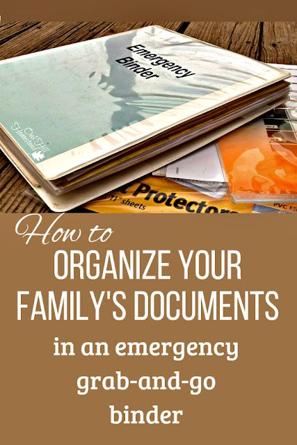 Are your important documents scattered all over the house? Here's how to organize them in a notebook that you can also grab in an emergency! #prepare #beprepared #organize #bugout #grabandgo #notebook Family Emergency Binder, Estate Planning Checklist, Emergency Binder, Emergency Prepardness, Organizing Paperwork, Emergency Preparedness Kit, Life Binder, Family Emergency, Emergency Preparation