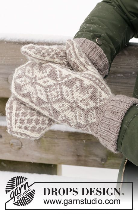 Christmas Claps / DROPS 233-21 - Free knitting patterns by DROPS Design Magazine Drops, Knitted Mittens Pattern, Intarsia Knitting, Glove Pattern, Fair Isles, Christmas Knitting Patterns, Mittens Pattern, Fair Isle Knitting, Knit Mittens