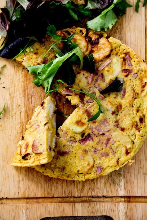 Onion Omelette, Chickpea Omelette, Quiche Vegan, Vegan Easter Recipes, Vegan Quiche, Spanish Omelette, Vegan Brunch, Vegan Potato, Vegan Living