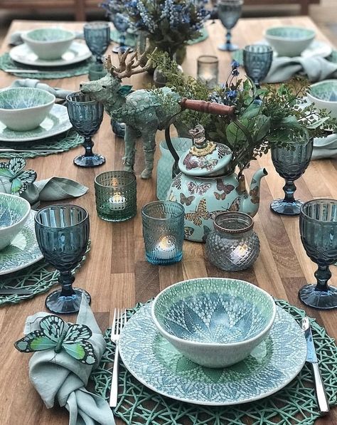 Blue Tablescape, Interior Boho, Tafel Decor, Smart Tiles, Beautiful Table Settings, Pretty Tables, Dining Table Decor, Design Case, Beautiful Table