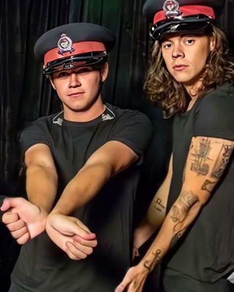 Niall Horan and Harry Styles Frat Boy Harry Styles, 1d Day, Niall And Harry, One Direction Photos, Frat Boy, One Direction Harry, Harry Styles Pictures, Harry Styles Photos, One Direction Memes