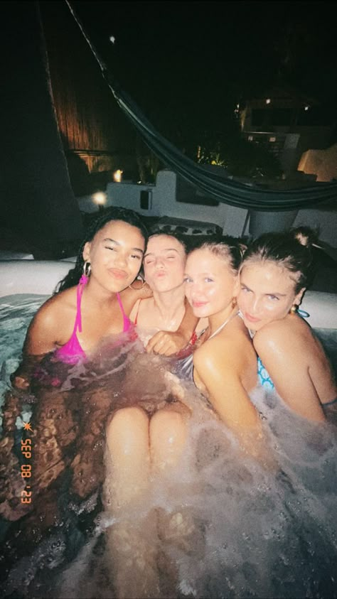 Group Of Girls Aesthetic, Sophomore Year Aesthetic, Hotel With Friends, Preppy Family, Meet Me There, Swimming Pictures, Cruise Pictures, Pool Picture, Best Friend Photoshoot