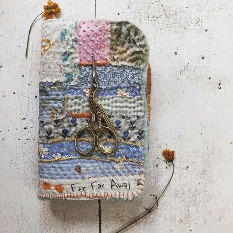 The perfect project to use up gorgeous fabric scraps. Available inside the Sewing Circle Membership - learn more & join us here... Needle Books Ideas, Slow Stitch Needle Book, Needle Books Pattern Ideas, Fiber Collage, Book Creative, Fabric Books, Fabric Book Covers, Needle Books, Crafting Inspiration