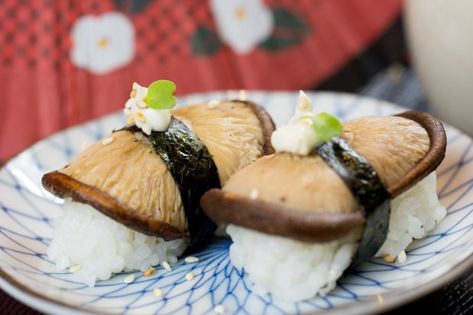 Mushroom Sushi, Flavor Rice, Simple Sushi, Traditional Sushi, Enoki Mushrooms, Sushi Recipe, Easy Sushi, Sushi Dinner, 30 Min Meals