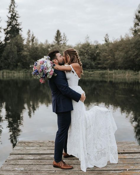 Lake Wedding Pictures, Small Intimate Backyard Wedding, Dock Wedding, Lake Wedding Photos, Muskoka Cottage, Shooting Couple, Thrift Shop Finds, Intimate Backyard Wedding, Cottage Wedding