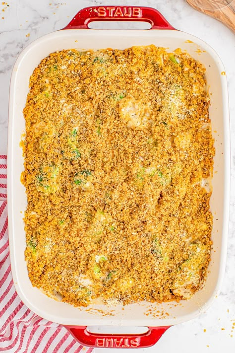 🥦🧀👏🏻 This EASY casserole recipe transforms humble broccoli and cauliflower into a show-stopping side dish! A cream cheese and Parmesan cheese sauce coats every nook and cranny of the florets while buttery garlic bread crumbs on top create a lightly crunchy texture and lovely contrast! A great holiday side dish for Thanksgiving, Christmas, or make it for weeknight dinners to incorporate more veggies into your life! Broccoli Cauliflower Casserole, Easy Casserole Recipe, Side Dish For Thanksgiving, Cauliflower Casserole Recipes, Parmesan Cheese Sauce, Cream Cheese Sauce, Broccoli Cauliflower Salad, Food To Share, Easy Vegetable Side Dishes