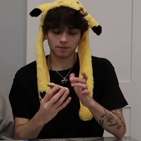 sturniolo triplets Pokemon Pfp, Pikachu Hat, Icona Ios, Matthew Sturniolo, Matt Sturniolo, Emo Guys, Sofia Carson, Sam And Colby, Sturniolo Triplets