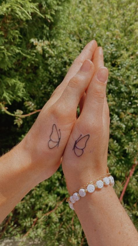 Hand Tattoos For Women Matching, Maching Tattoos Butterfly, Matching Tattoos With Your Best Friend, Matching Half Tattoos, Matching Hand Tattoos Sisters, Cute Small Best Friend Tattoos, Butterfly Tattoo Sisters, Small Tattoo Ideas Best Friends, Matching Henna Tattoos For Best Friends