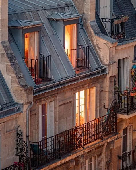 Exploring Paris: Beyond Dreams to Reality - A Visitor and Resident's Guide — Joanna Colomas Paris Lifestyle, 숲 사진, Parisian Architecture, French Apartment, Paris Dream, Instagram Paris, Parisian Life, Apartment In Paris, Parisian Apartment