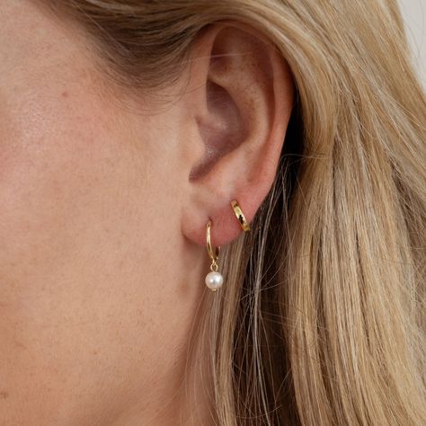 Sweet and dainty pearl charm huggie hoops! They look great stacked or worn alone.  - - - D E T A I L S - - - * Made of 925 Sterling Silver * THICK plating of 14k Gold or Rhodium  * Sold as a PAIR  * Nickel-free & Hypoallergenic * Pearls Measure 5mm * Inner Diameter: 9.5mm * Made of shell pearls 2nd Piercing on Model: https://www.etsy.com/listing/692723534/gold-hoop-earrings-gold-huggie-earrings?click_key=771fab7508188cfffe7f50ee2f2aca2adb34f95e%3A692723534&click_sum=1bd1ddda&ga_search_query=small%2Bhuggies&ref=shop_items_search_76&pro=1&sts=1 Made with 100% Pure Love! ♡ Happy to answer any questions you may have! 🥰 Let's Connect! 🥰 IG: samijewels_ Gold Hoop Earrings With Pearls, Double Earring Stack, 2nd Piercing, 2nd Ear Piercing, Double Ear Piercing, Minimalist Ear Piercings, Second Ear Piercing, Double Ear Piercings, Dainty Gold Earrings