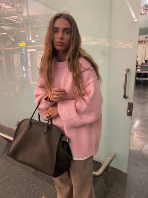 Pink Jumper Outfit, Style Inspiration Casual, Sweater Outfit, Clothing Outfits, Golden Girl, Looks Chic, 가을 패션, Basic Outfits, Looks Style