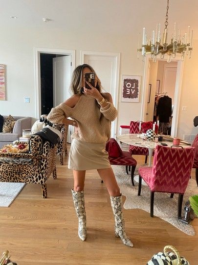 Knee High Snake Boots Outfit, Outfit Ideas With Snakeskin Boots, Snake Skin Boot Outfit, Snake Boots Outfit, Snakeskin Boots Outfit, Wine Outfit, Snake Skin Boots, Snake Boots, Boots Knee High