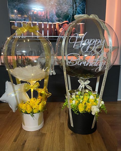 Transparent Balloons, Balloon Gift, Backyard Pool Designs, Balloon Bouquet, Flower Boxes, Pool Designs, Backyard Pool, Ghost Chair, Hot Air Balloon