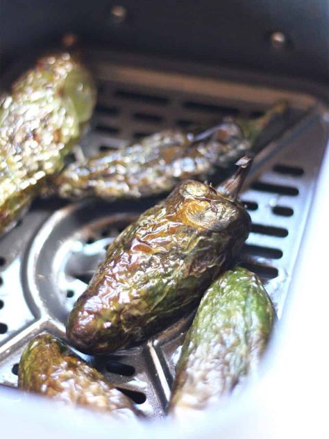 Learn how to make roasted jalapenos in your air fryer! Quick and simple, it's an easy way to add some Mexican spice to your favorite recipes. How To Roast Jalapenos, Roasted Jalapenos, Mexican Spice, Fried Jalapenos, Booze Drink, Roasted Jalapeno, Frozen Chicken Nuggets, Cooks Air Fryer, Jalapeno Recipes