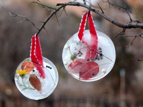 10+Homemade+Holiday+Ornaments+for+Kids Diy For Beginners, Kiwi Crate, Winter Activities For Kids, Diy Projects For Beginners, Ordinary Life, Learn Crafts, Urban Gardening, Winter Crafts For Kids, Christmas Ornaments Homemade