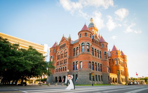 Old Red Courthouse Downtown Dallas Wedding Photography Wedding Photos Outside, Downtown Wedding, Weddings By Color, Downtown Dallas, Urban Wedding, Museum Wedding, Courthouse Wedding, Urban City, Dallas Wedding