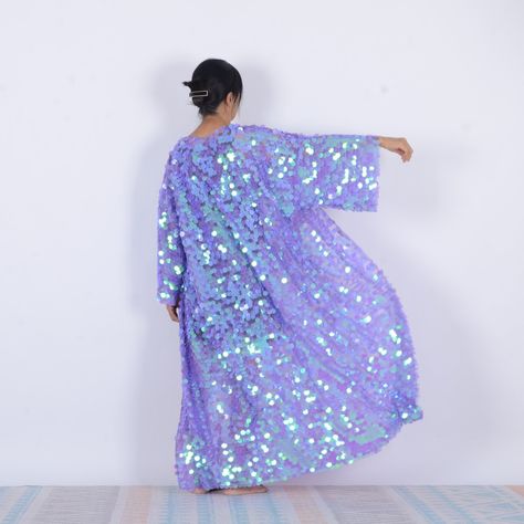 Welcome to my shop, I am in China. It will need around 30 days for international orders. Please consider the time when placing order. Sequin bohemian kimono,perfect for a casual day out. Material: mesh, sequins S size Body width: 27.5 inches(70cm), circle 55 inches(150cm) Shoulder width: 27.5 inches(70cm) Body length:50 inches（127cm） Sleeve length:13 inches（33cm） M size Body width: 31.5 inches(80cm), circle 63 inches(160cm) Shoulder width: 31.5 inches(80cm) Body length:50 inches（127cm） Sleeve le Sequin Kimono Outfit, Day Rave Outfit, Plus Size Eras Tour Outfits, Plus Size Rave Outfits, Rave Kimono, Plus Size Festival Outfit, Men Festival Outfit, Sequin Duster, Festival Kimono