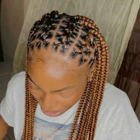 💋 on Instagram: “Crisscross Medium Knotless Braids 😍😍😍😍😍😍 **Not Available On Website** • • • #mediumlemonadebraids #mediumfeedinponytail…” Easy Hair Bun, Natural Hair Videos Tutorials, Medium Knotless Braids, Natural Hair Videos, Medium Knotless, Easy Bun Hairstyles, Natural Hair Tutorials, Hair Bun Tutorial, Bun Tutorial