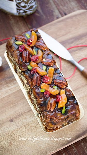 dailydelicious: Simple and super easy small size Christmas fruitcake! Rum Fruit Cake, Christmas Fruitcake, Fruit Cake Christmas, Christmas Baking Recipes, Fruitcake Recipes, Holiday Recipes Christmas, Food Garnishes, Christmas Pudding, Cake Decorating Tips