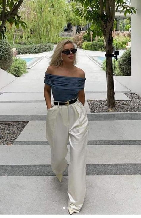 Milan Outfits, Shoulder Tops Outfit, Off The Shoulder Top Outfit, Soft Feminine Outfits, Dinner Outfit Casual, Classy Business Outfits, White Pants Outfit, Latina Outfits, Wide Leg Pants Outfits