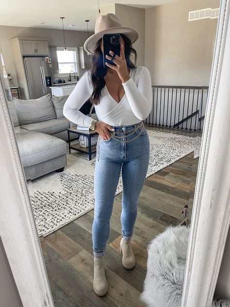 High Waisted Jeans And Blazer Outfit, Brunch Cruise Outfit, Sweater Bodysuit Outfit, Jean Slim Outfit, Outfits With Clothes You Already Have, White Bodysuit Outfit Jeans, Ga Outfits, Jeans Bodysuit Outfit, White Body Suit Outfit