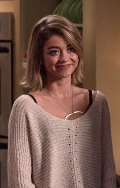 Beautiful, is the best😍 Hayley Modern Family Hair, Modern Family Hayley, Hailey Dunphy Outfits, Haley Dunphy Aesthetic, Haley Dunphy Outfits, Hayley Dunphy, Hailey Modern Family, Hailey Dunphy, Sara Hyland