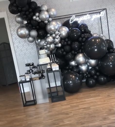 All Black Party, Black Party Decorations, 30th Birthday Themes, Happy Birthday Decor, Birthday Room Decorations, Birthday Dinner Party, Silver Balloon, Batman Birthday, Halloween Balloons