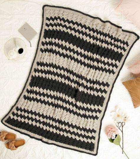 Bernat Forever Fleece, Crochet Chains, Striped Crochet Blanket, Stitch Blanket, Easy Crochet Blanket, Easy Crochet Patterns Free, Blanket Crochet Pattern, Crochet Blanket Pattern, Crochet Patterns Free Blanket