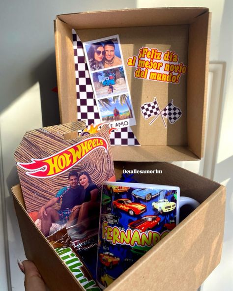 Este 30 de Septiembre regálale Hot Wheels a tu novio 🧔🏻‍♂️❤️🏎️ Mira este box completo 🙈 •Carrito Hot Wheels personalizado •Taza personalizada con nombre •Caja decorada y fotografías •Chocolate a elegir Agenda abierta para este 30 de Septiembre, por whatsapp 6682410859 o mensaje directo 💌 #regalosparaminovio #detallespersonalizados #hotwheels #regaloparaminovio #30deseptiembre Wheel