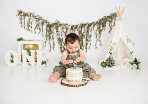 Boho Style Cake Smash Baby Boy Indianapolis Photo Studio Cake Smash Boy Outfit, Summer Cake Smash Boy, Cake Smash Theme Boy, Boy Smash Cake Pictures, Smash Cake Boy Photoshoot, Smash Cake Photoshoot Boy, Cake Smash Photos Boy, Boho Style Cake, Cake Smash Boy 1st Birthday