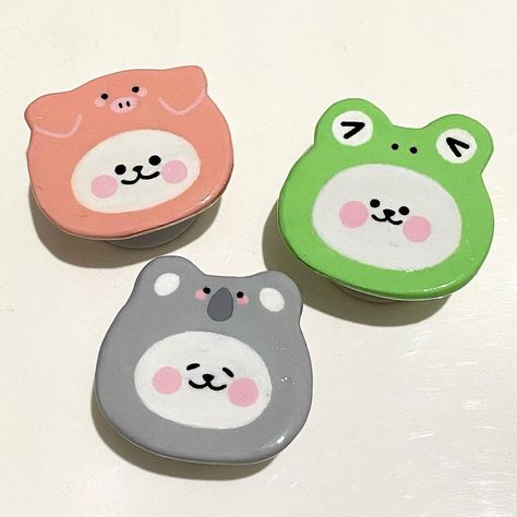 clay arts !! 131 ♡ on Instagram: “cosplay bear popsockets !! available in 3 variants: 🐸🐨🐷” Clay Popsocket, Clay Arts, Cute Clay, Clay Jewelry Diy, Bare Bears, We Bare Bears, Clay Art, Clay Jewelry, Electronic Products