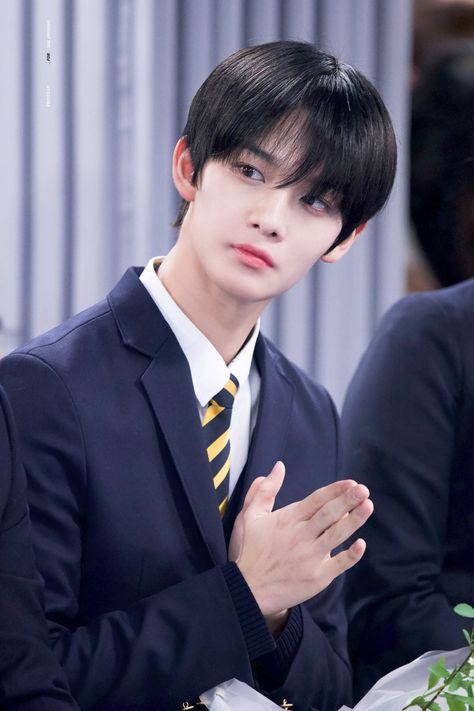 Bae Jinyoung Produce 101, Bae Jinyoung, Jin Young, Bae Jin-young, Ong Seongwoo, Korean Star, Produce 101, Kpop Boy, Loving U