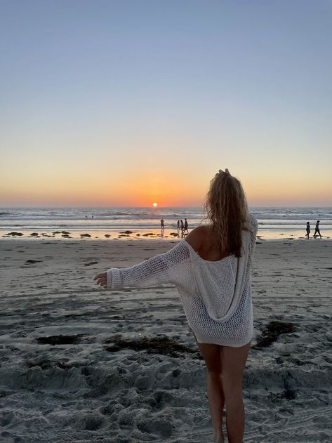 sunset, mission beach, san diego, aesthetic San Diego Aesthetic, Spring Break Girls, Mission Beach San Diego, Beach San Diego, Beachy Aesthetic, San Diego Travel, California Vibe, Mission Beach, San Diego Beach