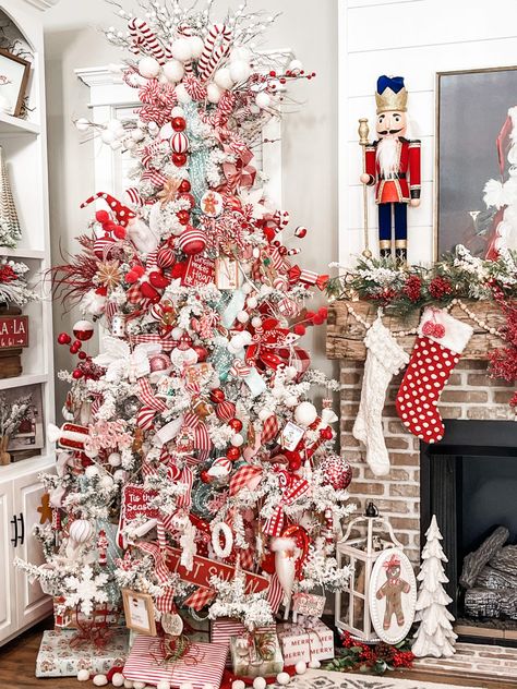 red and white christmas living room tree and mantel - Re-Fabbed Banner On Christmas Tree, Red And White Christmas Tree Ideas, Aesthetic Christmas Tree, Red And White Christmas Tree, Tree Ideas Christmas, Valentine Tree, Tree Themes, Red White Christmas, White Christmas Trees