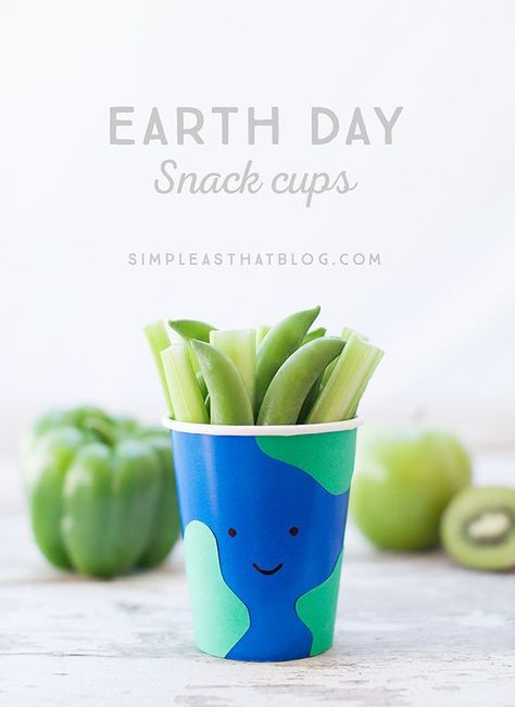 Make these easy Earth Day snack cups and enjoy 10 healthy, green snack ideas! Going Green Activities, Green Snack Ideas, Healthy Earth, Green Snacks, Earth Day Projects, Earth Day Crafts, Healthy Dips, Earth Day Activities, Snack Cups