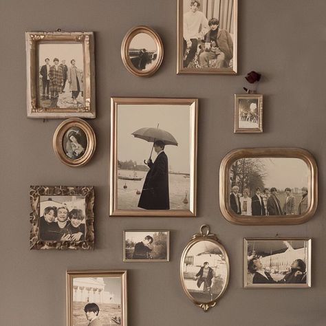 Framed Vintage Photos, Wall Of Old Photos, Mix And Match Picture Frame Wall, Vintage Picture Gallery Wall, Italian Gallery Wall, Framed Photo Wall Aesthetic, Vintage Framed Art Wall Decor, Picture Wall Ideas Vintage, Vintage Photo Frame Wall