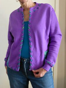 Upcycled Sweatshirt to Purple Cardigan Sewing Clothes Refashion, Sweatshirt Jackets Diy, Upcycled Sweatshirt, Diy Cardigan, Sweatshirt Makeover, Sweatshirt Refashion, Upcycle Sweatshirt, Diy Jacket, Diy Sweatshirt