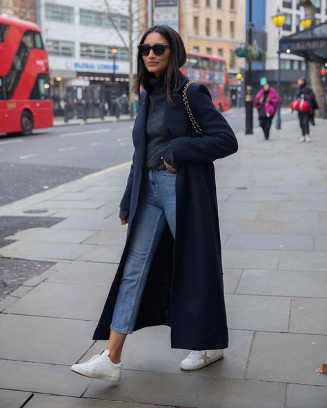 Long Wool Coat Outfit, Navy Blue Coat Outfit, Hannah Cocobeautea, Navy Coat Outfit, Blue Coat Outfit, Wool Coat Outfit, Mantel Outfit, Long Coat Outfit, Navy Wool Coat