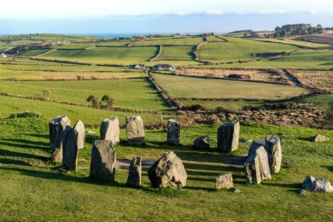 2 Weeks in Ireland: The Perfect Ireland Road Trip Itinerary - Road Affair Stone Circles Ireland, Ireland Fairy, Ireland Castles, Visiting Ireland, Ireland Road Trip Itinerary, Irish Movies, Haunted Castles, Dublin Pubs, Dark Tourism