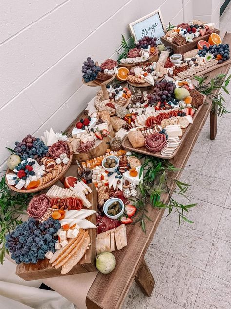 Bridal Shower Charcuterie Board Table, Charcuterie Board Buffet, Boho Charcuterie Table, Charcuterie Board Table Display Wedding, Grazing Table Design, Cocktail Hour Charcuterie Board, Charcuterie Table Baby Shower Ideas, Charcuterie Display Presentation, Baby Shower Charcuterie Table