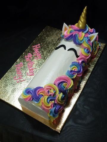 Unicorn Swiss Roll Cake, Cake Roll Design, Unicorns Cake, Unicorn Cake Design, Dairy Queen Cake, Swiss Rolls, Chocolate Cake Designs, Cake Roll Recipes, Christmas Cake Designs