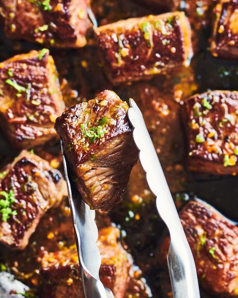 close up of chili lime steak bites cooking in a cast iron skillet Lime Steak, Taco Pasta Recipes, Make Ahead Smoothies, Chicken Foil Packets, Steak Bites Recipe, Steak Dishes, Smoothie Packs, Chili Garlic Sauce, Steak Bites